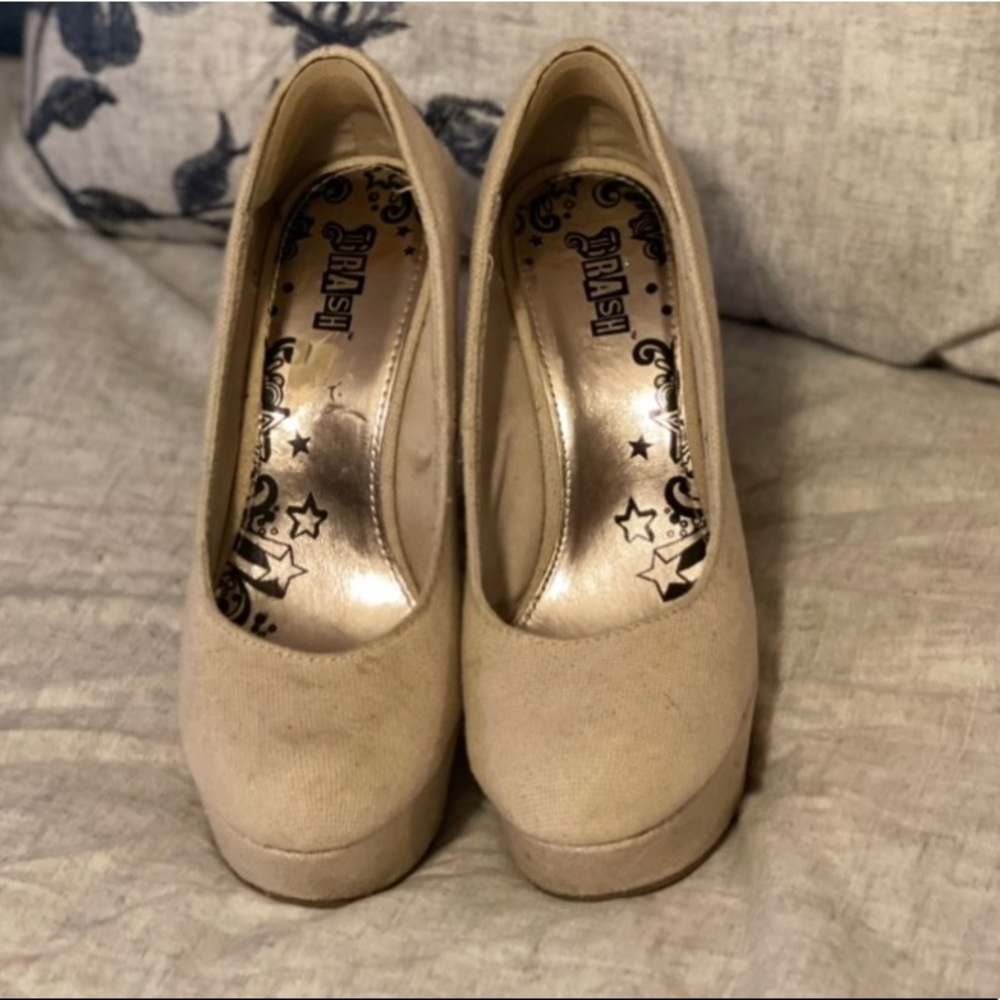 Brash platform wedges size 8